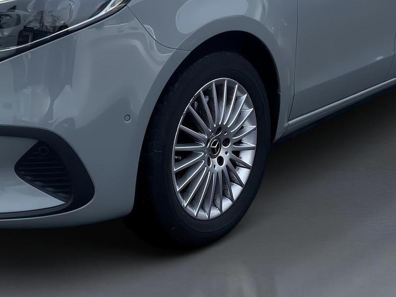 Gebraucht Mercedes V250 Style 190 PS (139 kW) 2025 Grau Van / Kleinbus