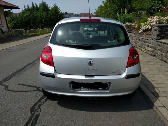 Gebraucht Renault Clio II 75 PS (55 kW) 2006 Grau Kleinwagen