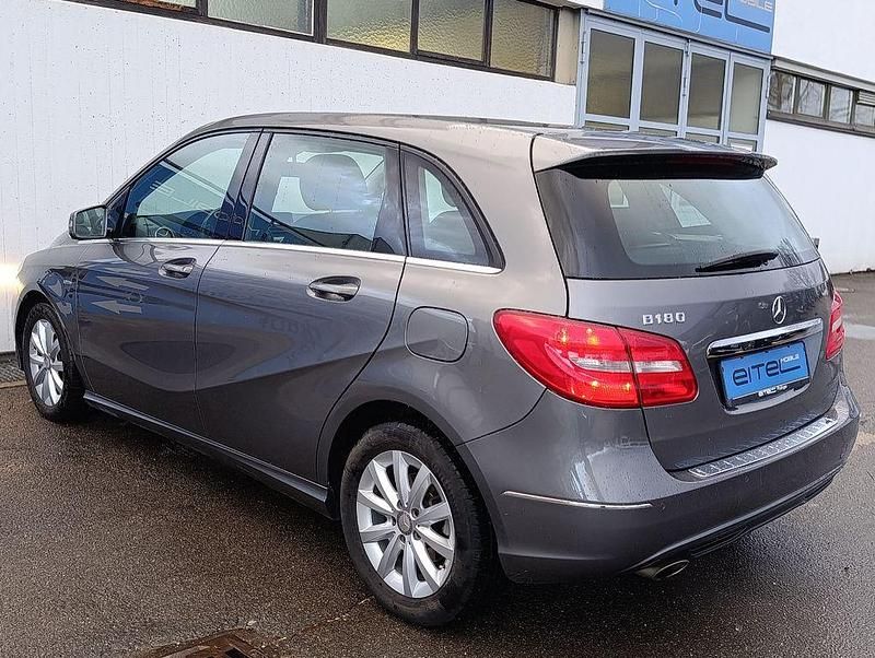 Gebraucht Mercedes B180 122 PS (89 kW) 2012 Grau Van / Kleinbus