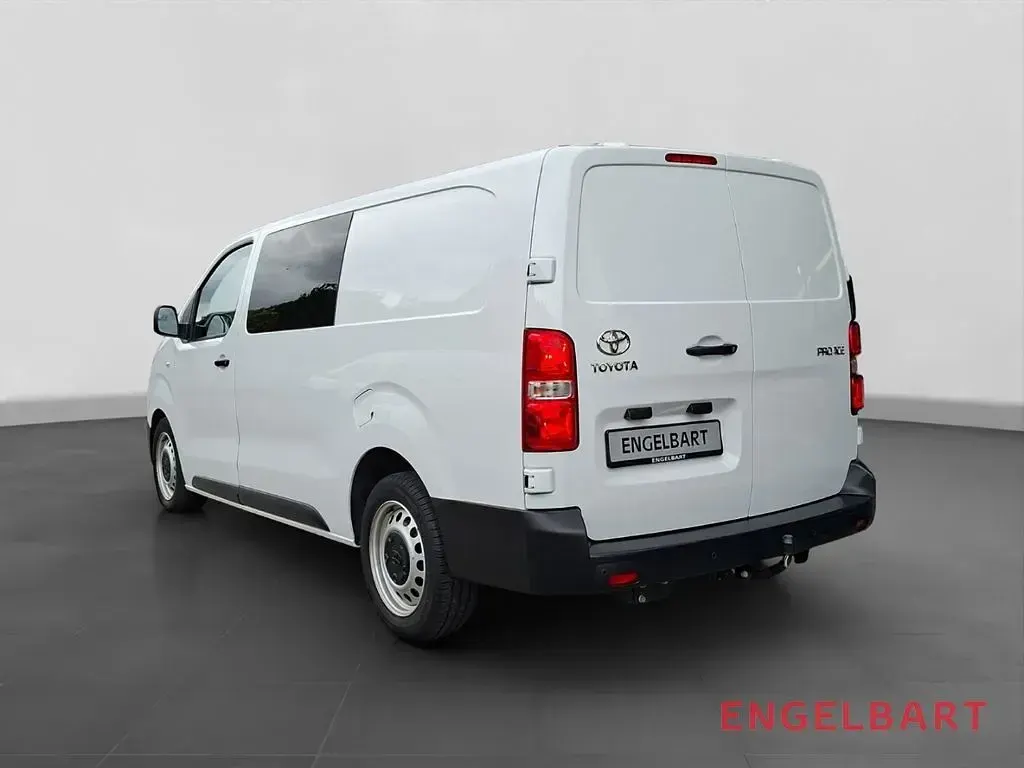 Gebraucht Toyota Proace Comfort 144 PS (105 kW) 2023 Weiss Van / Kleinbus