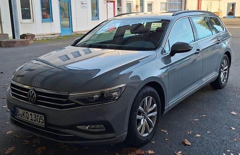 Gebraucht VW Passat Business 150 PS (110 kW) 2021 Mondsteingrau Kombi