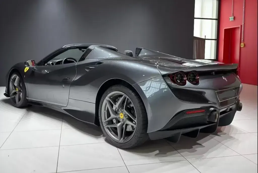 Gebraucht Ferrari F8 721 PS (530 kW) 2022 Grau Cabrio