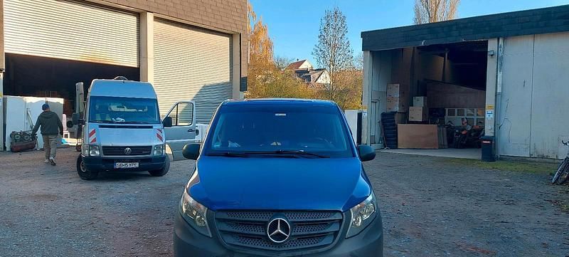 Blau Gebraucht 2015 Mercedes Vito Van / Kleinbus | 8.400 € - Bild 1/4