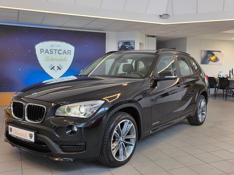 Schwarz Gebraucht 2015 BMW X1 Sport Line SUV | 18.900 € - Bild 1/4