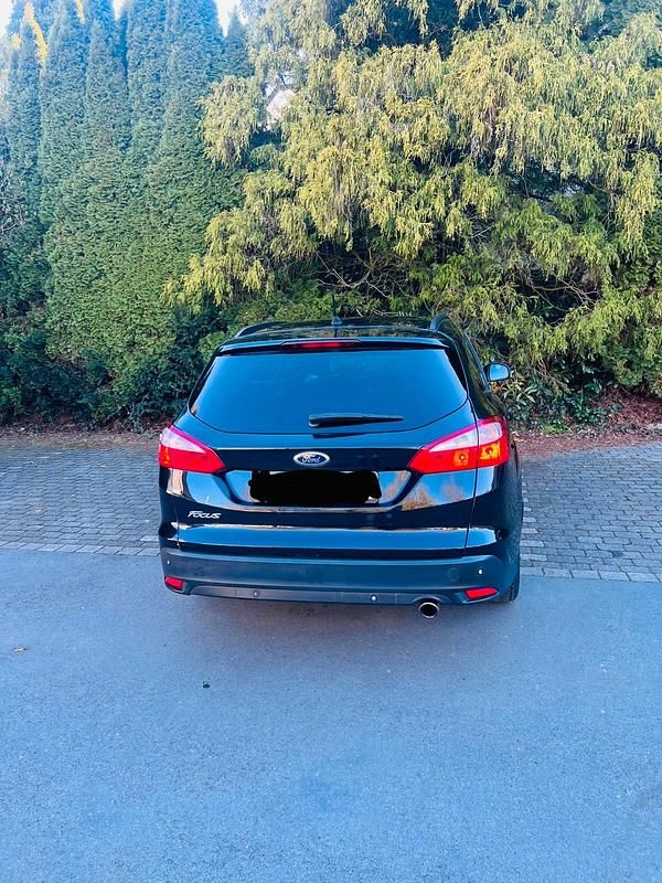 Second-hand Ford Focus 105 CP (77 kW) 2013 Negru Break