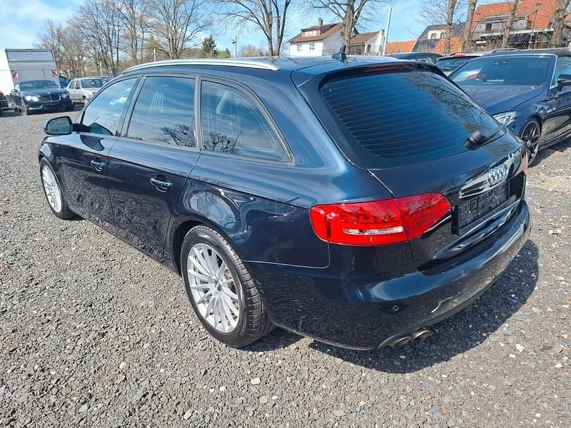Używany Audi A4 Attraction 143 KM (105 kW) 2010 Niebieski Kombi
