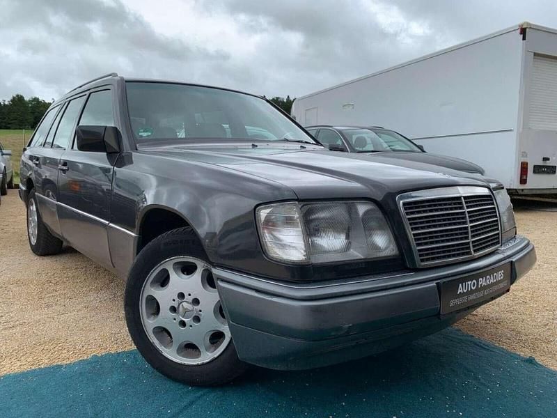 Gebraucht Mercedes E200 136 PS (100 kW) 1994 Schwarz Kombi
