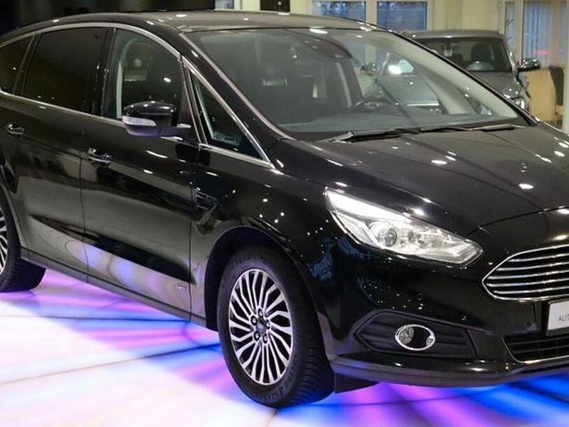 Gebraucht Ford S-MAX Titanium 190 PS (139 kW) 2020 Iridiumschwarz metallic Van / Kleinbus