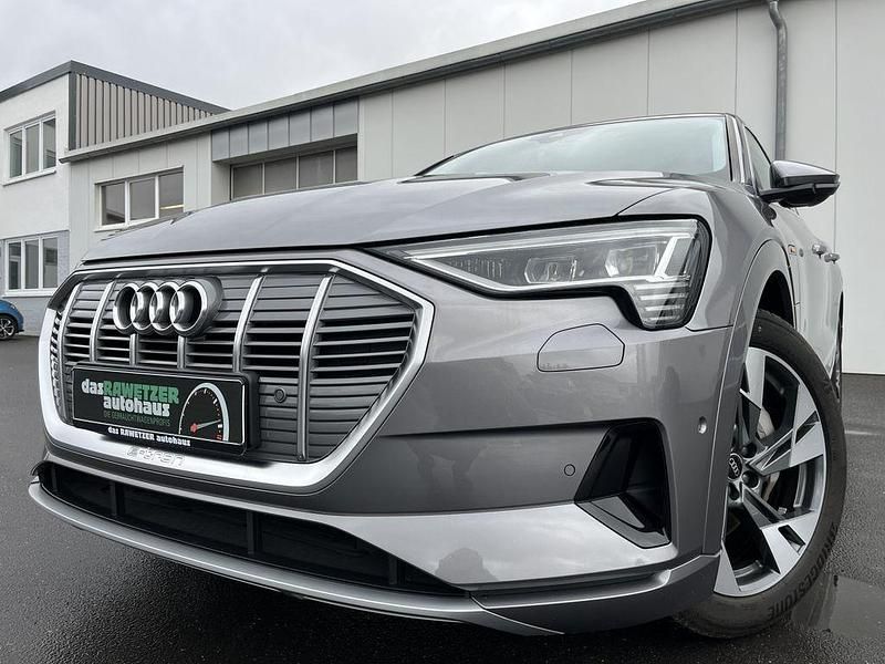 Taifungrau Gebraucht 2022 Audi e-tron Advanced Plus SUV | 28.860 € (Guter Preis) - Bild 1/4