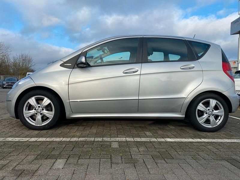 Silber Gebraucht 2009 Mercedes A200 Limousine | 6.750 € (Teuer) - Bild 1/4