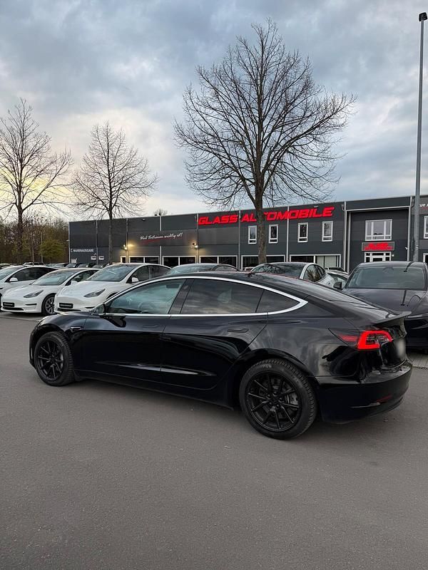 Second-hand Tesla Model 3 Standard Range Plus 236 kW (321 CP) 2020 Negru Berlinǎ