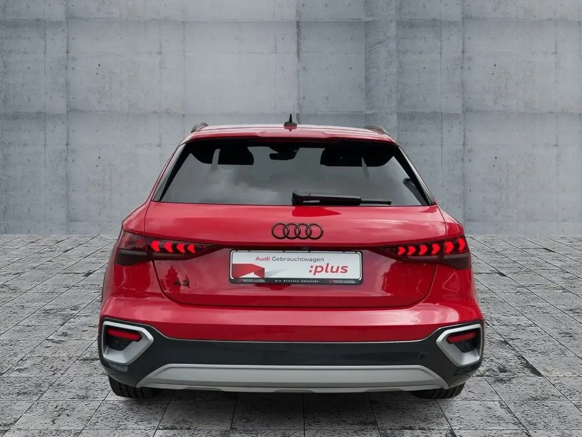 Gebraucht Audi A3 e-tron Ambiente 204 PS (150 kW) 2025 Progressivrot metallic Kleinwagen