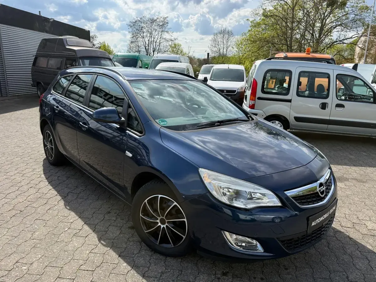 Używany Opel Astra Edition 101 KM (74 kW) 2010 Niebieski Kombi