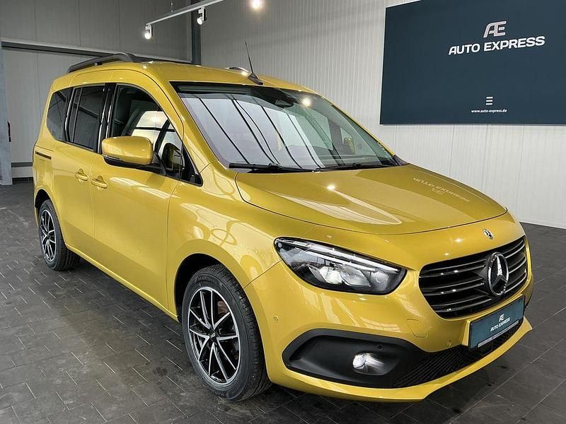 Gebraucht Mercedes T180 Edition 116 PS (85 kW) 2023 Gelb Van / Kleinbus