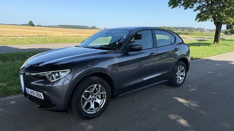 Grau Gebraucht 2019 Alfa Romeo Stelvio Super SUV | 18.300 € (Fairer Preis) - Bild 1/4