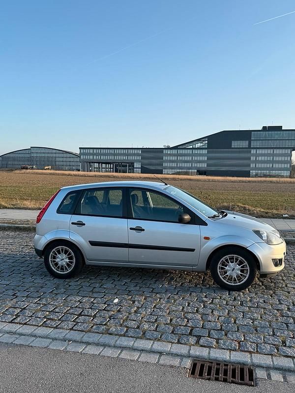 Gebraucht Ford Fiesta 80 PS (58 kW) 2006 Silber Kleinwagen