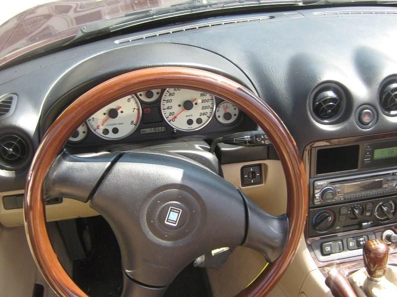 Second-hand Mazda MX5 110 CP (80 kW) 2000 Roșu Cabrio