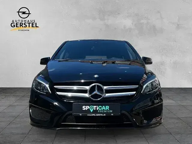 Gebraucht Mercedes B180 AMG line 122 PS (89 kW) 2017 Schwarz Kleinwagen