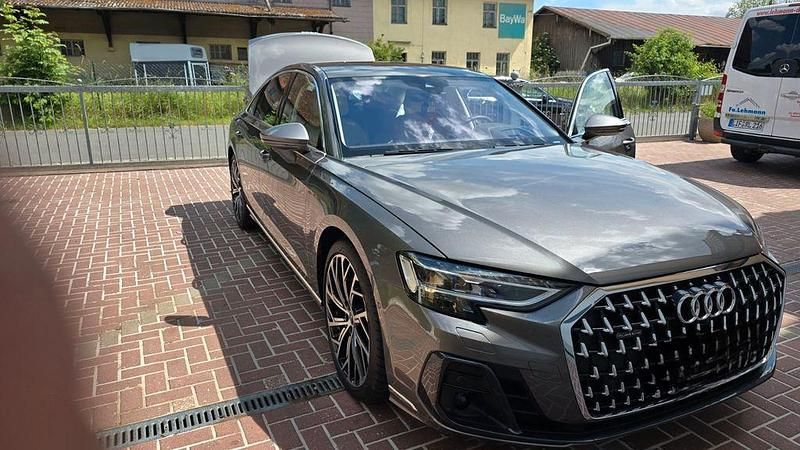 Grau Gebraucht 2022 Audi A8 Performance Limousine | 83.500 € (Teuer) - Bild 1/4