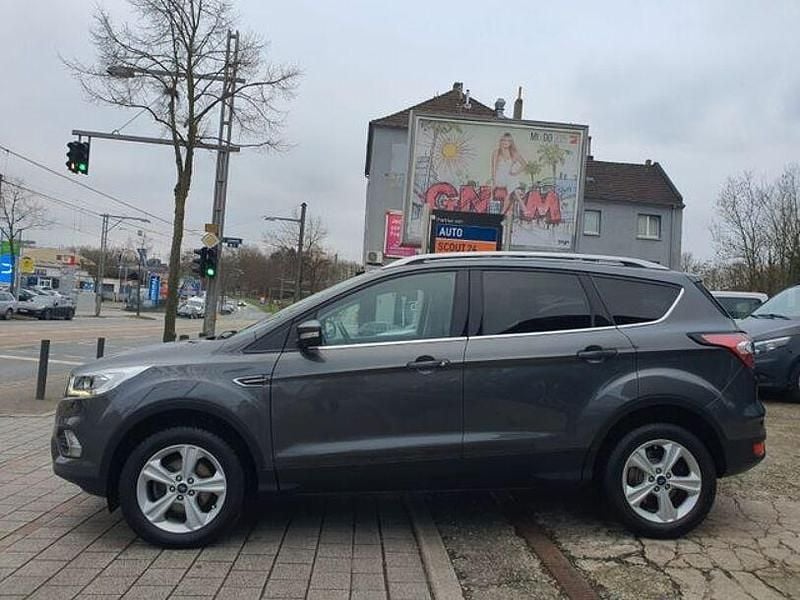 Gebraucht Ford Kuga 150 PS (110 kW) 2017 Grau SUV