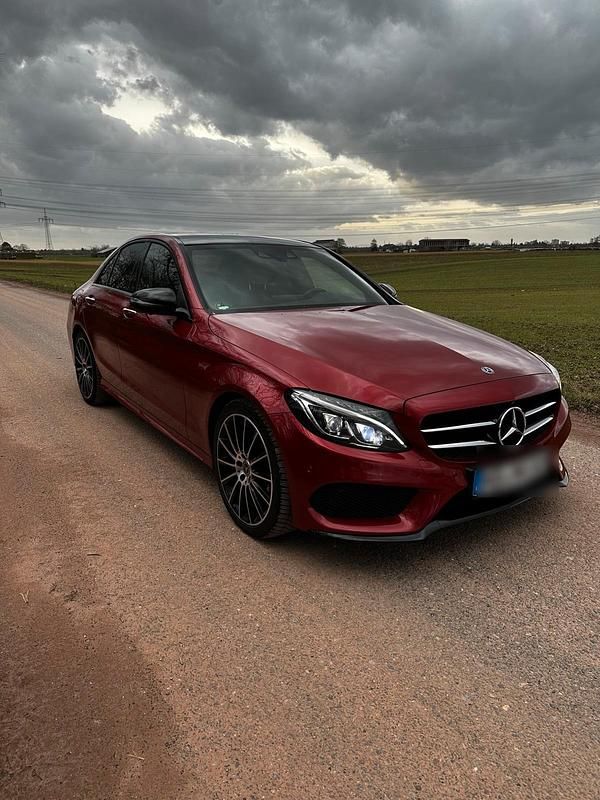 Andere farben Gebraucht 2018 Mercedes C300 AMG line Limousine | 29.999 € (Etwas zu teuer) - Bild 1/4