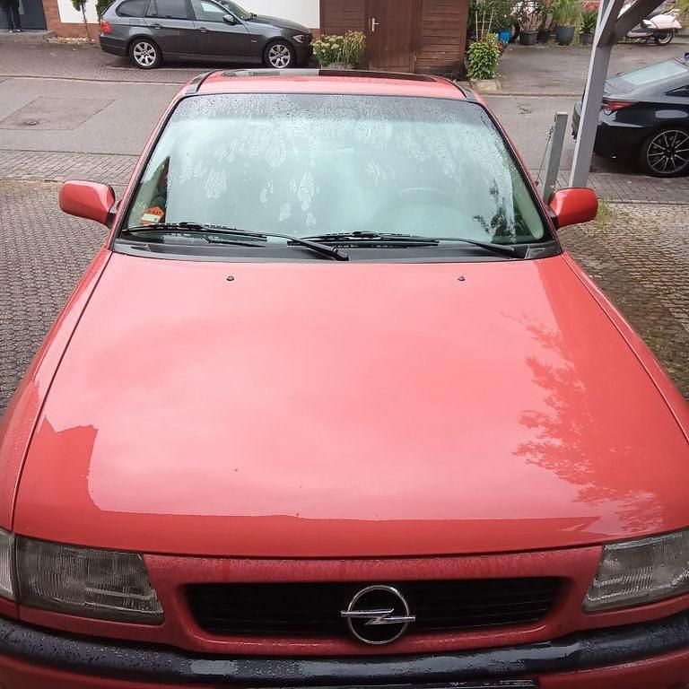 Rot Gebraucht 1996 Opel Astra Limousine | 800 € (Superpreis) - Bild 1/4