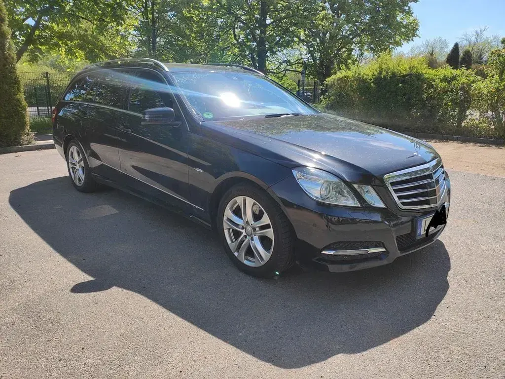 Gebraucht Mercedes E350 Avantgarde 231 PS (169 kW) 2010 Schwarz Limousine