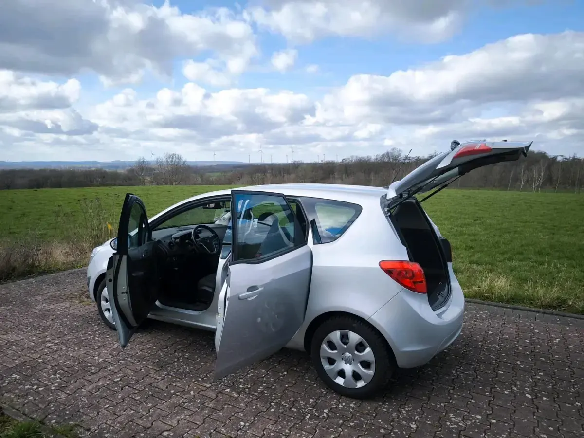 Gebraucht Opel Meriva 101 PS (74 kW) 2012 Silber Van / Kleinbus