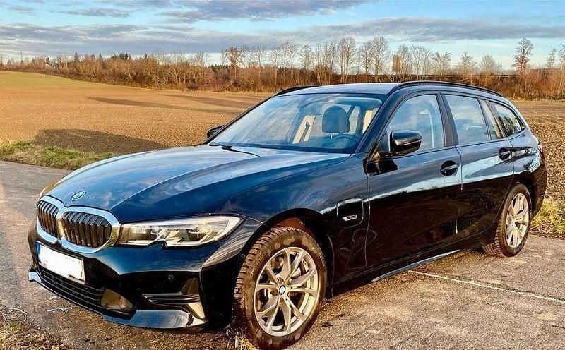 Schwarz Gebraucht 2021 BMW 320e Performance Kombi | 21.990 € (Guter Preis) - Bild 1/4