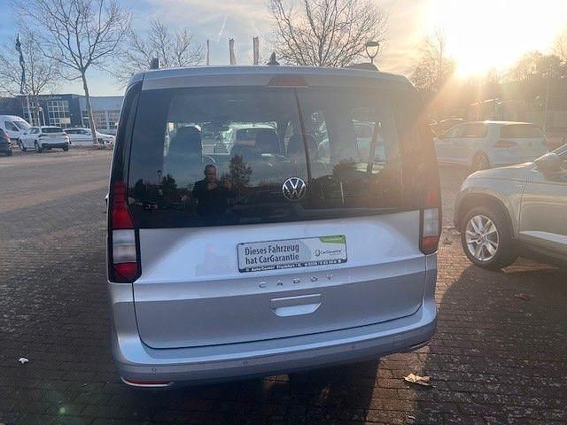 Gebraucht VW Caddy Maxi Life 122 PS (89 kW) 2023 Silber Van / Kleinbus