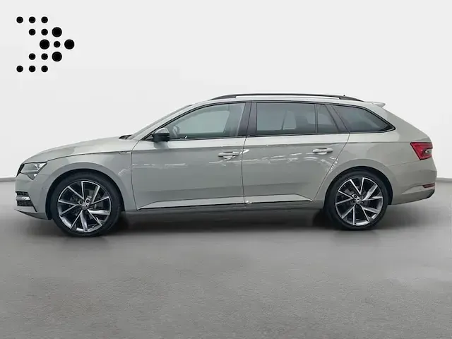 Gebraucht Skoda Superb 218 PS (160 kW) 2023 Stahlgrau Kombi