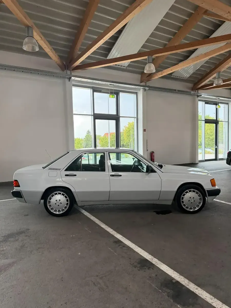 Gebraucht Mercedes 190 75 PS (55 kW) 1991 Weiß Limousine