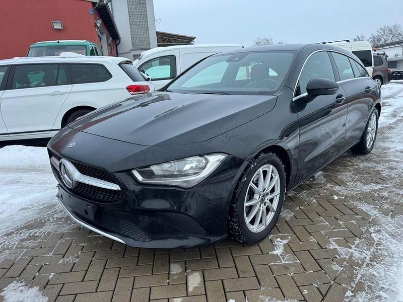 Schwarz Gebraucht 2019 Mercedes CLA200 Shooting Brake Kombi | 14.850 € (Superpreis) - Bild 1/4