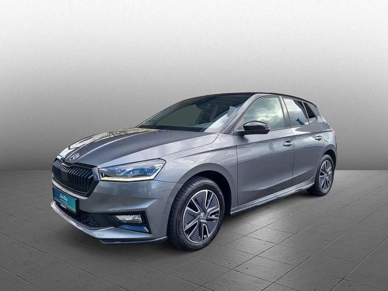Grau (graphitegrau metallic/blackmagic perleffekt) Gebraucht 2023 Skoda Fabia Monte Carlo Kleinwagen | 20.780 € (Fairer Preis) - Bild 1/4