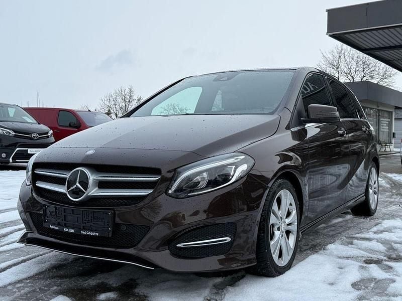 Gebraucht Mercedes B250 211 PS (155 kW) 2015 Braun Van / Kleinbus