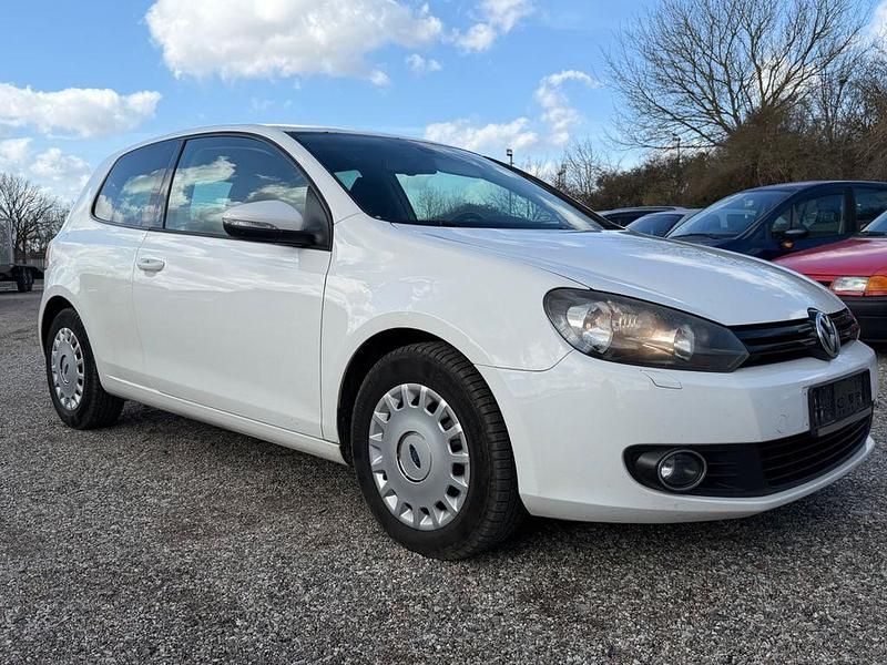 Gebraucht VW Golf VII 105 PS (77 kW) 2012 Weiß Limousine