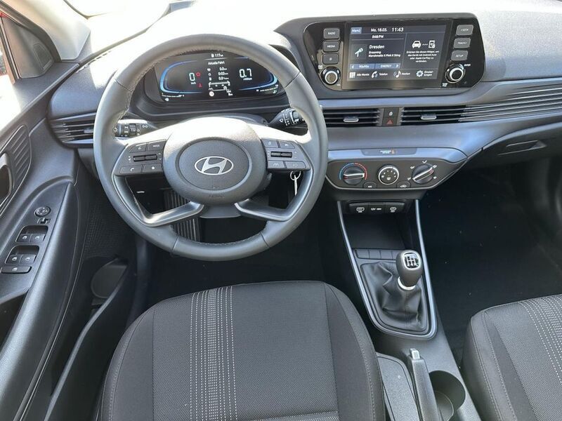 Gebraucht Hyundai i20 Comfort 84 PS (61 kW) 2024 Blau Limousine