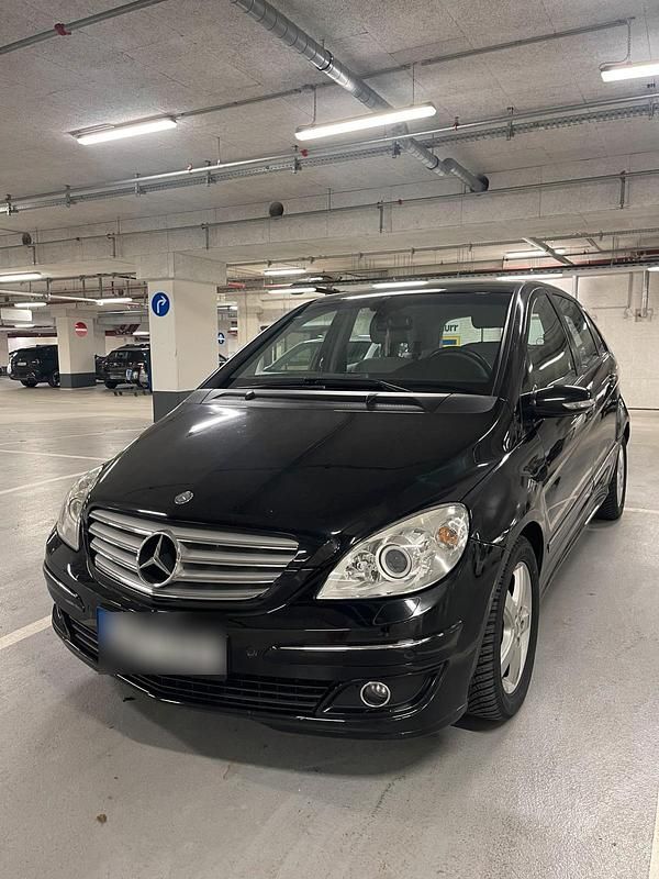 Schwarz Gebraucht 2007 Mercedes 180 Limousine | 3.999 € - Bild 1/4