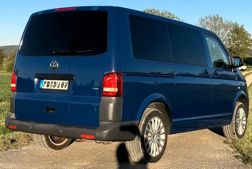 Gebraucht VW Caravelle 140 PS (102 kW) 2011 Blau Van
