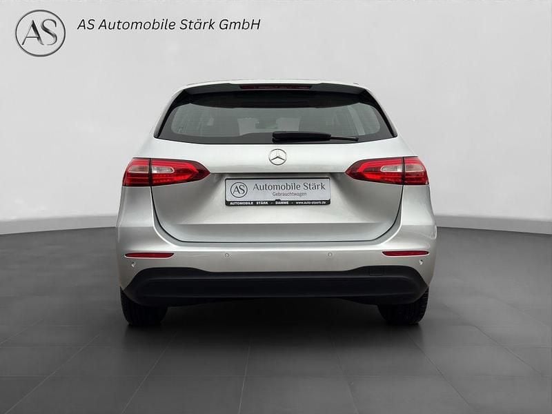 Gebraucht Mercedes B180 136 PS (100 kW) 2019 Iridiumsilber  metalliclack Kleinwagen