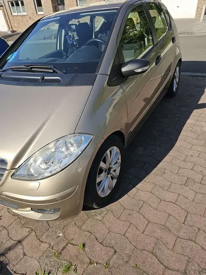 Gebraucht Mercedes A180 109 PS (80 kW) 2005 Gold Kleinwagen