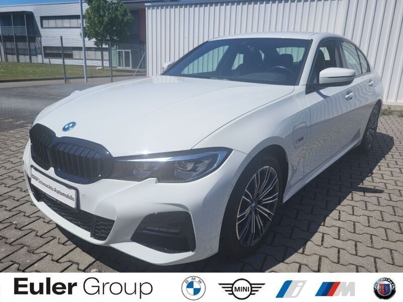 Weiss Gebraucht 2022 BMW 320e Performance Limousine | 30.966 € (Guter Preis) - Bild 1/4