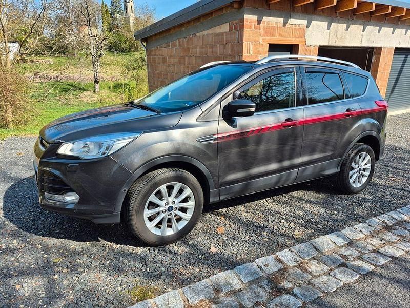 Gebraucht Ford Kuga Titanium 150 PS (110 kW) 2016 Grau SUV