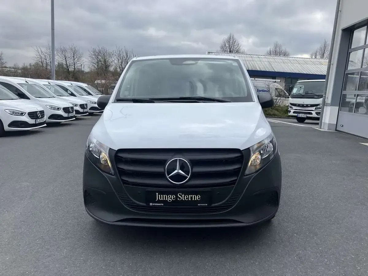 Gebraucht Mercedes Vito 163 PS (119 kW) 2024 Arktikweiß Van