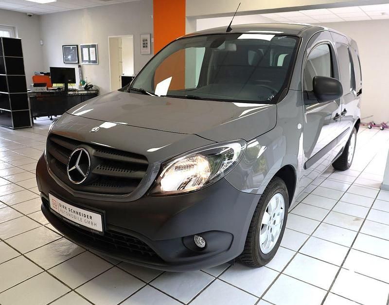 Grau Gebraucht 2019 Mercedes Citan 112 Van / Kleinbus | 18.980 € (Fairer Preis) - Bild 1/4