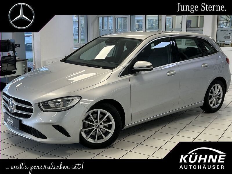 Silber Gebraucht 2022 Mercedes B180 Business Van / Kleinbus | 27.350 € (Guter Preis) - Bild 1/4