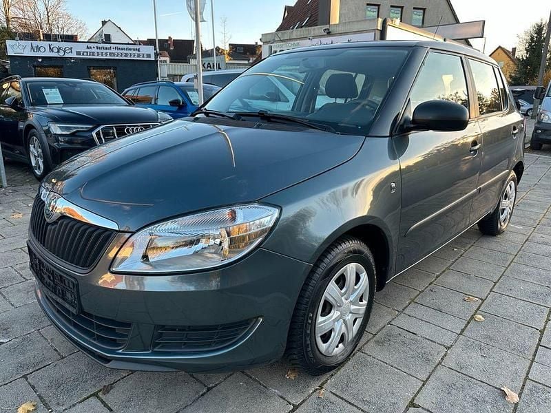 Grau Gebraucht 2010 Skoda Fabia Cool Edition Limousine | 2.499 € (Guter Preis) - Bild 1/4