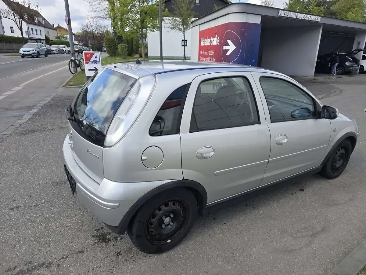 Używany Opel Corsa Edition 80 KM (58 kW) 2006 Brązowy Hatchback