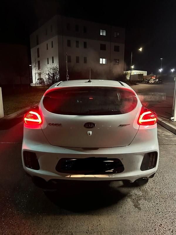 Gebraucht Kia Ceed GT-Track 204 PS (150 kW) 2014 Weiß Kleinwagen