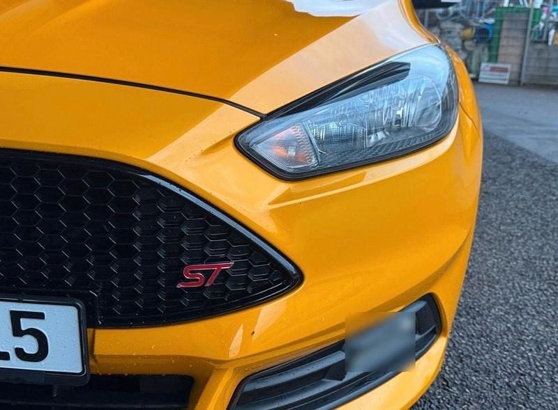 Gebraucht Ford Focus ST 250 PS (183 kW) 2018 Orange Limousine